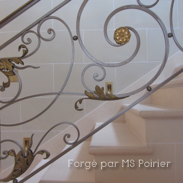 D&eacute;tail d'une rampe d'escalier avec les finitions haut de gamme de MS Poirier